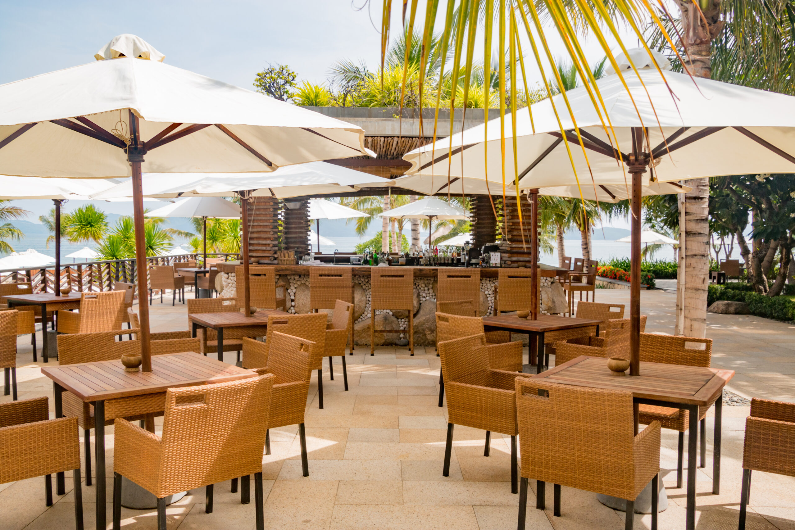 Recomendaciones para afrontar la reapertura de bares y restaurantes: clientes y hosteleros.